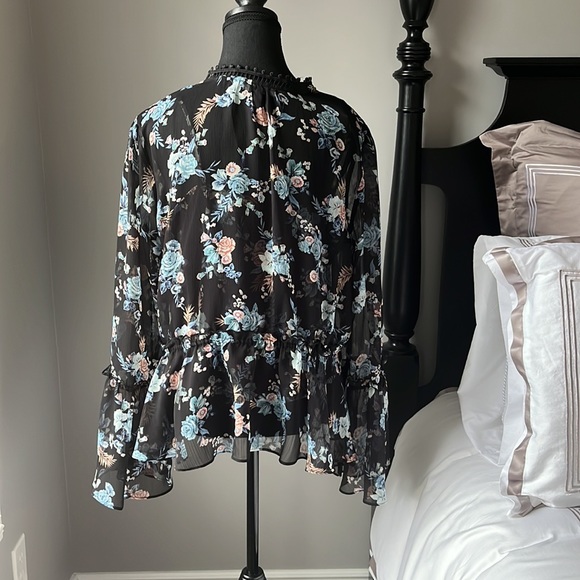 White House Black Market Blouse Size Large - Picture 3 of 3